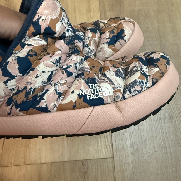 The North Face Thermoball Traction Booties women’s Size 7 - Picture 7 of 8